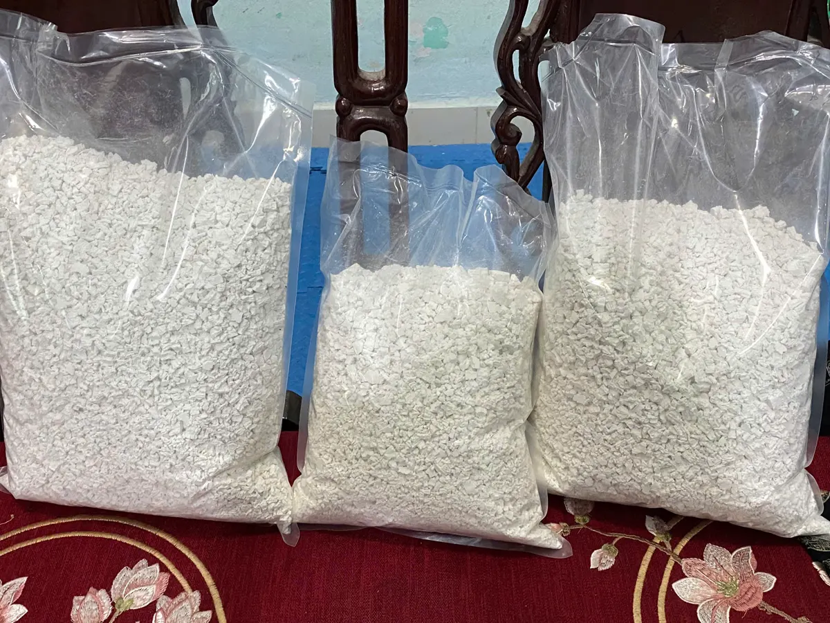 Túi tinh bột sắn dây trắng tự nhiên, đóng ngay sau khi ra lò