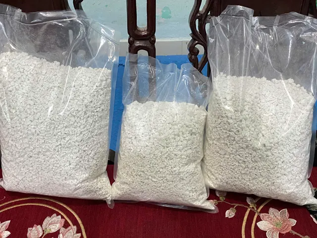 Ba túi tinh bột sắn dây trắng của hợp tác xã